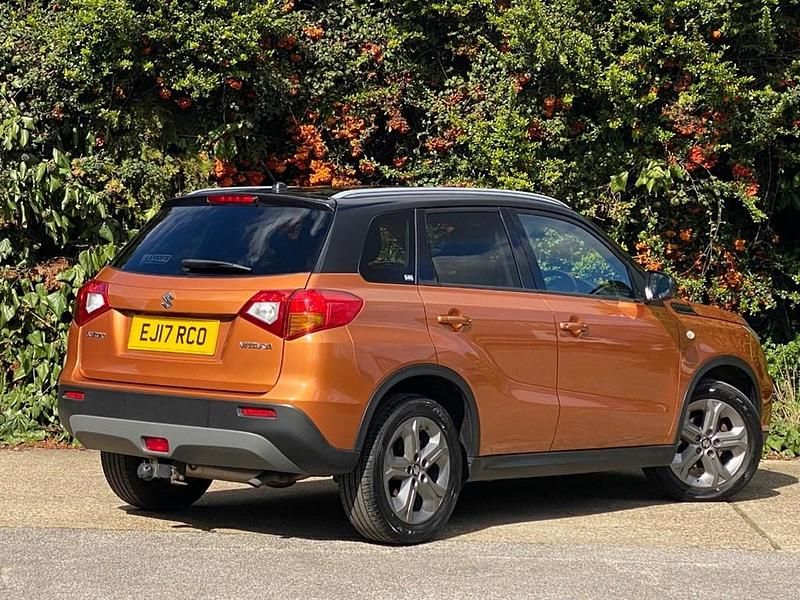 Second-hand Suzuki Vitara SZ-T 120 CP (88 kW) 2017 Portocaliu SUV