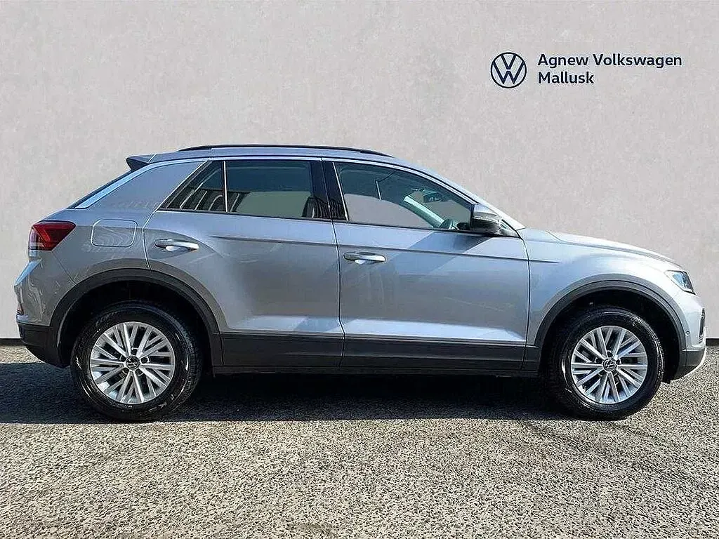 Used VW T-Roc Life 150 HP (110 kW) 2023 Silver SUV