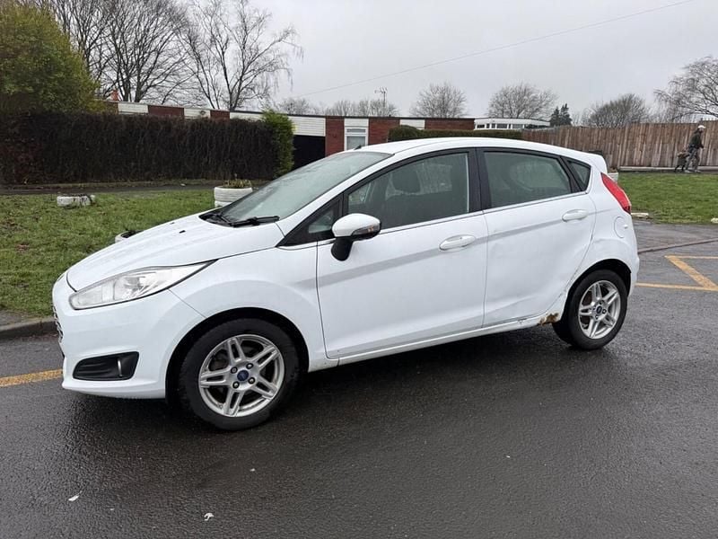 Used Ford Fiesta Zetec 82 HP (60 kW) 2012 White Hatchback