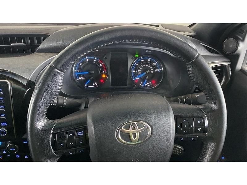 Used Toyota HiLux 204 HP (150 kW) 2021 Nebula blue Pickup