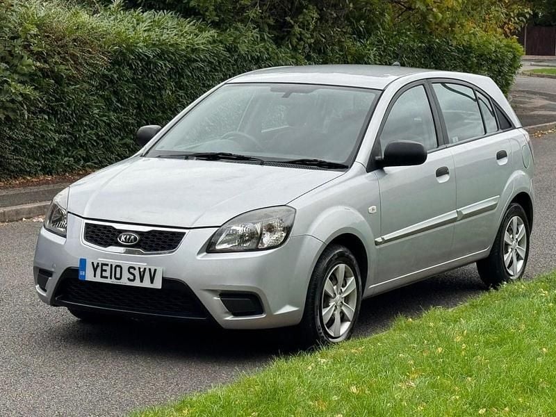 Used Kia Rio 95 HP (69 kW) 2010 Silver Hatchback