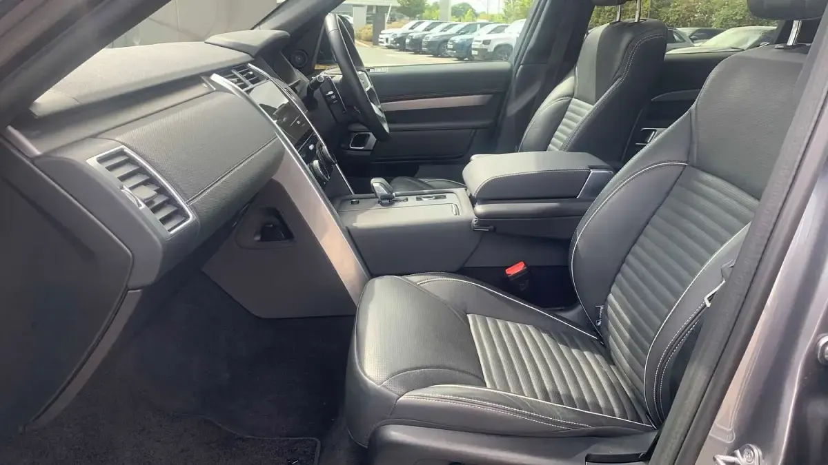 Used Land Rover Discovery 5 HSE Dynamic 300 HP (220 kW) 2024 Grey SUV