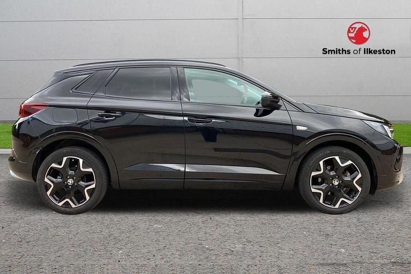 Black Used 2024 Vauxhall Grandland X Ultimate SUV | £18,995 (Good price) - Image 1/4