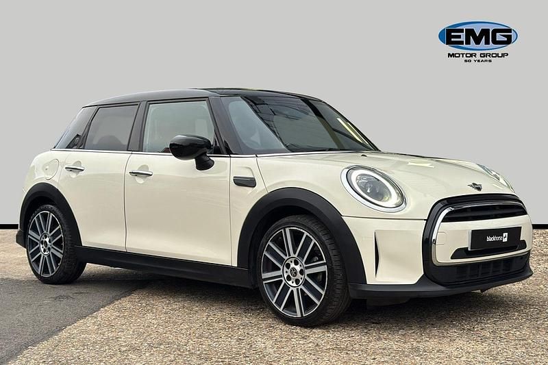 White Used 2022 Mini Cooper Exclusive Hatchback | £15,499 (Fair price) - Image 1/3