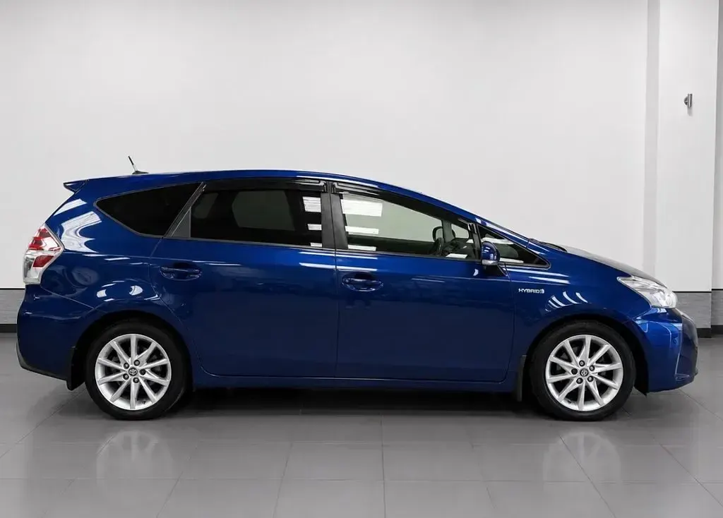 Used Toyota Prius+ 136 HP (100 kW) 2015 Blue MPV