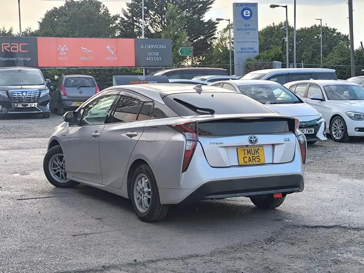 Used Toyota Prius 122 HP (89 kW) 2018 Silver Hatchback