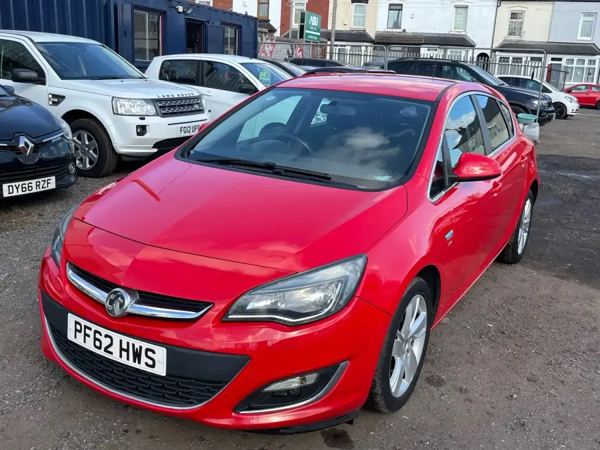 Second-hand Vauxhall Astra SRi 2013 Roșu Hatchback