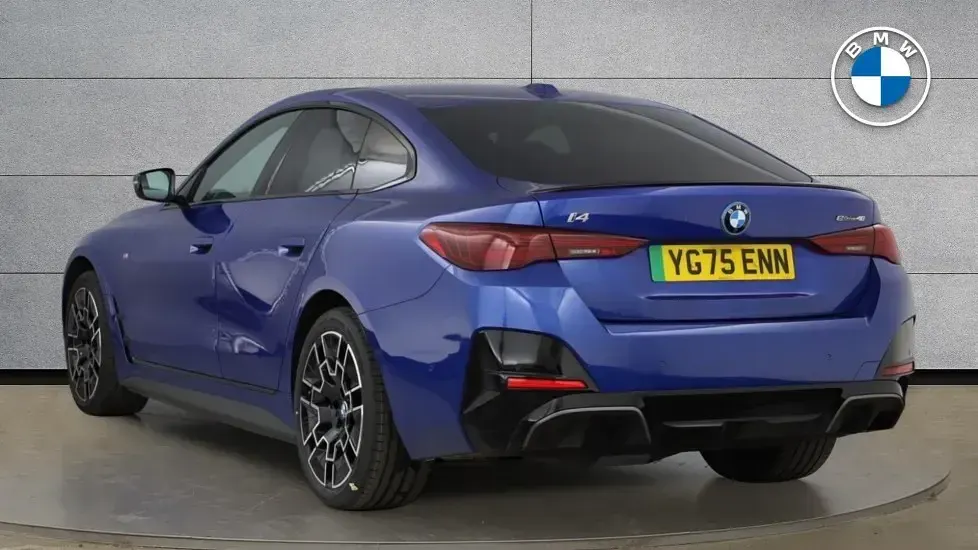 Usado BMW i4 M Sport 250 kW (340 HP) 2025 Azul Sedan