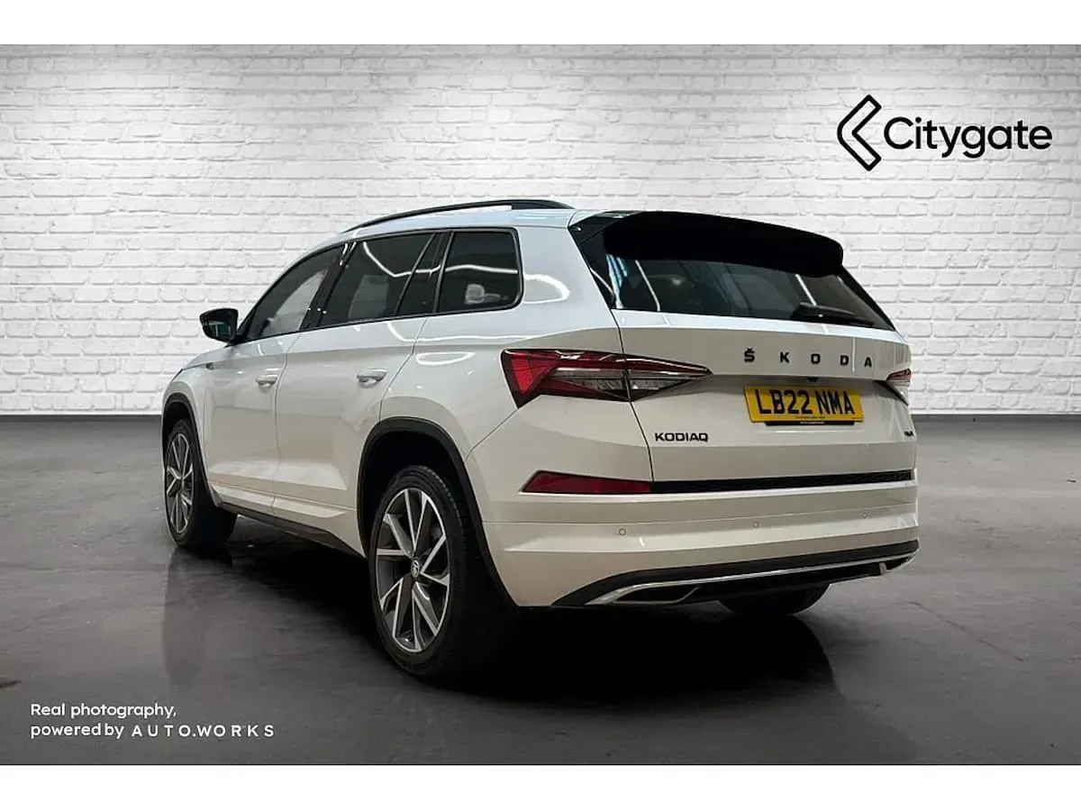 Used Skoda Kodiaq SportLine 140 HP (102 kW) 2022 Moon white metallic SUV