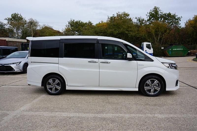 Used Honda Stepwgn Hybrid 2018 White MPV