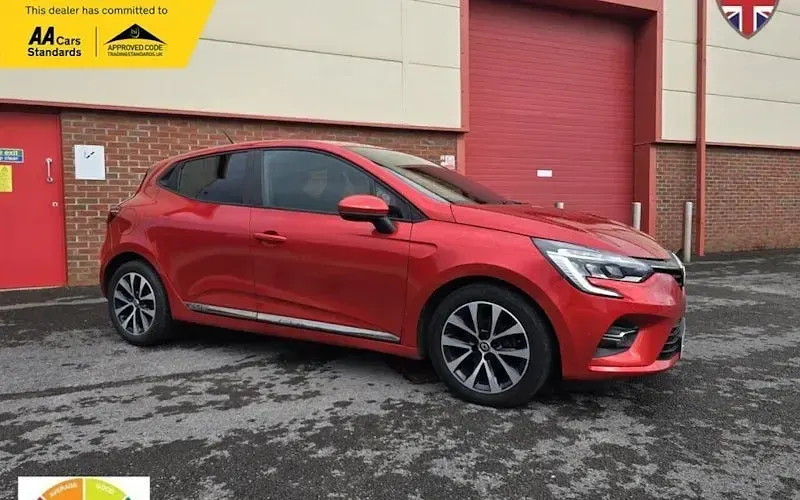 Used Renault Clio V Iconic 101 HP (74 kW) 2020 Hatchback