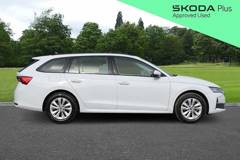 Used Skoda Octavia SE Technology 85 HP (62 kW) 2025 Moon white metallic Estate