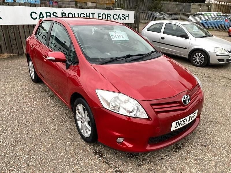 Red Used 2011 Toyota Auris Hatchback | £4,295 (Fair price) - Image 1/4