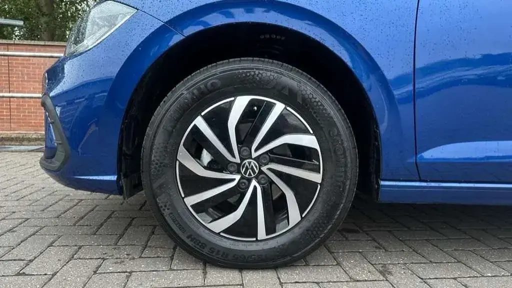 Used VW Polo Life 95 HP (69 kW) 2026 Reef blue metallic Hatchback