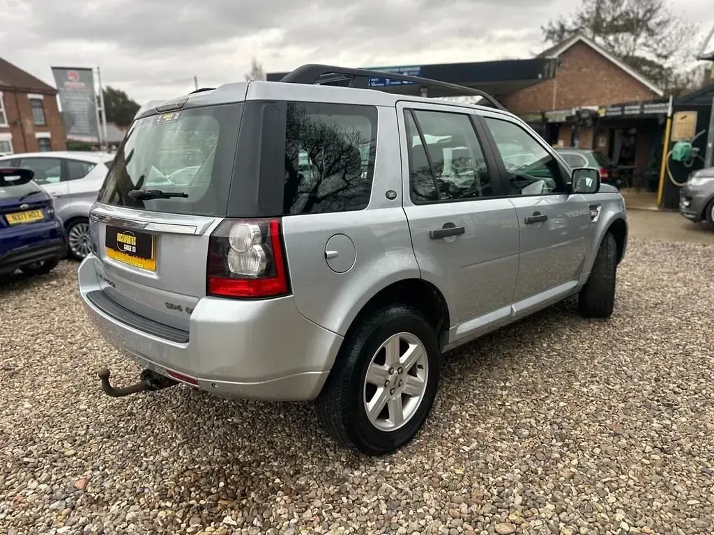Used Land Rover Freelander 2 190 HP (139 kW) 2011 Silver SUV