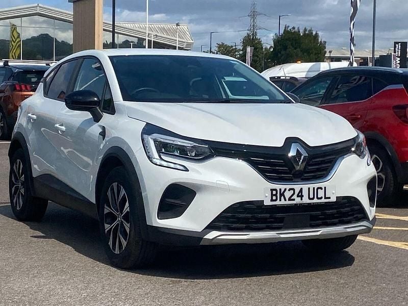 Metallic arctic white Used 2024 Renault Captur Evolution SUV | £17,810 (Fair price) - Image 1/1