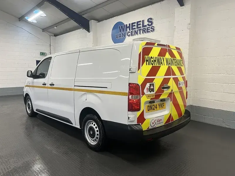 Used Vauxhall Vivaro 150 HP (110 kW) 2024 White MPV