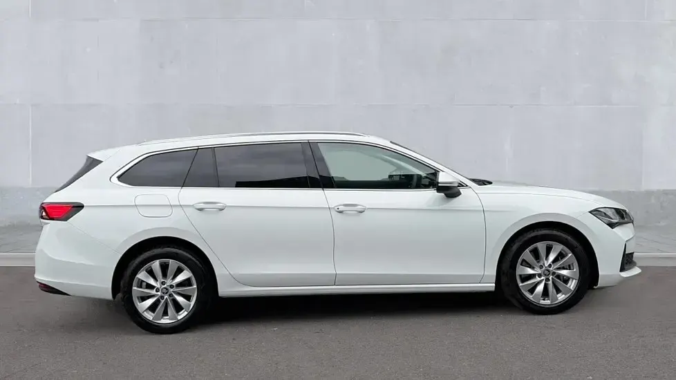Gebraucht Skoda Superb SE Technology 204 PS (150 kW) 2025 Weiß