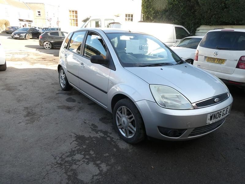 Used Ford Fiesta Ghia 90 HP (66 kW) 2006 Silver Hatchback