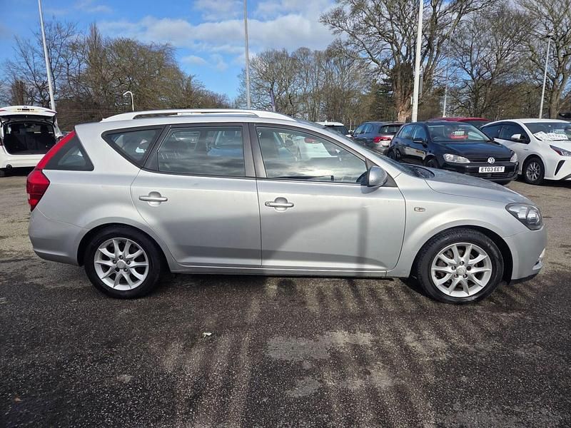 Używany Kia Ceed 2010 Srebrny Hatchback