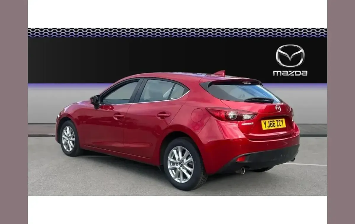 Used Mazda 3 117 HP (86 kW) 2016 Red Hatchback