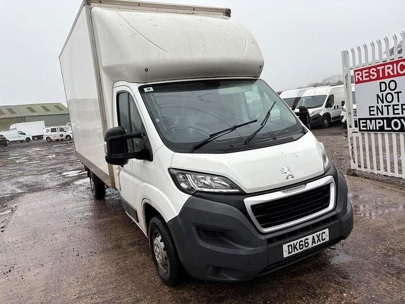 White Used 2016 Peugeot Boxer Van | £5,495 (Fair price) - Image 1/4