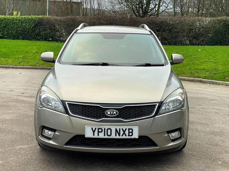 Used Kia Ceed 2010 Silver Hatchback
