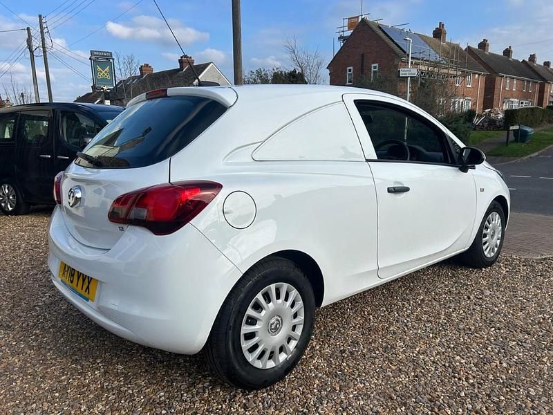 Used Vauxhall Corsa 2018 White Hatchback