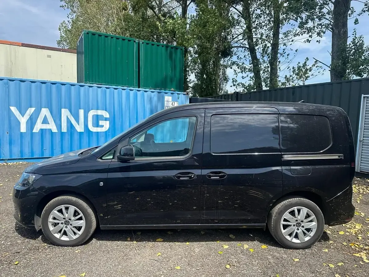 Used VW Caddy Pro 102 HP (75 kW) 2023 Black MPV