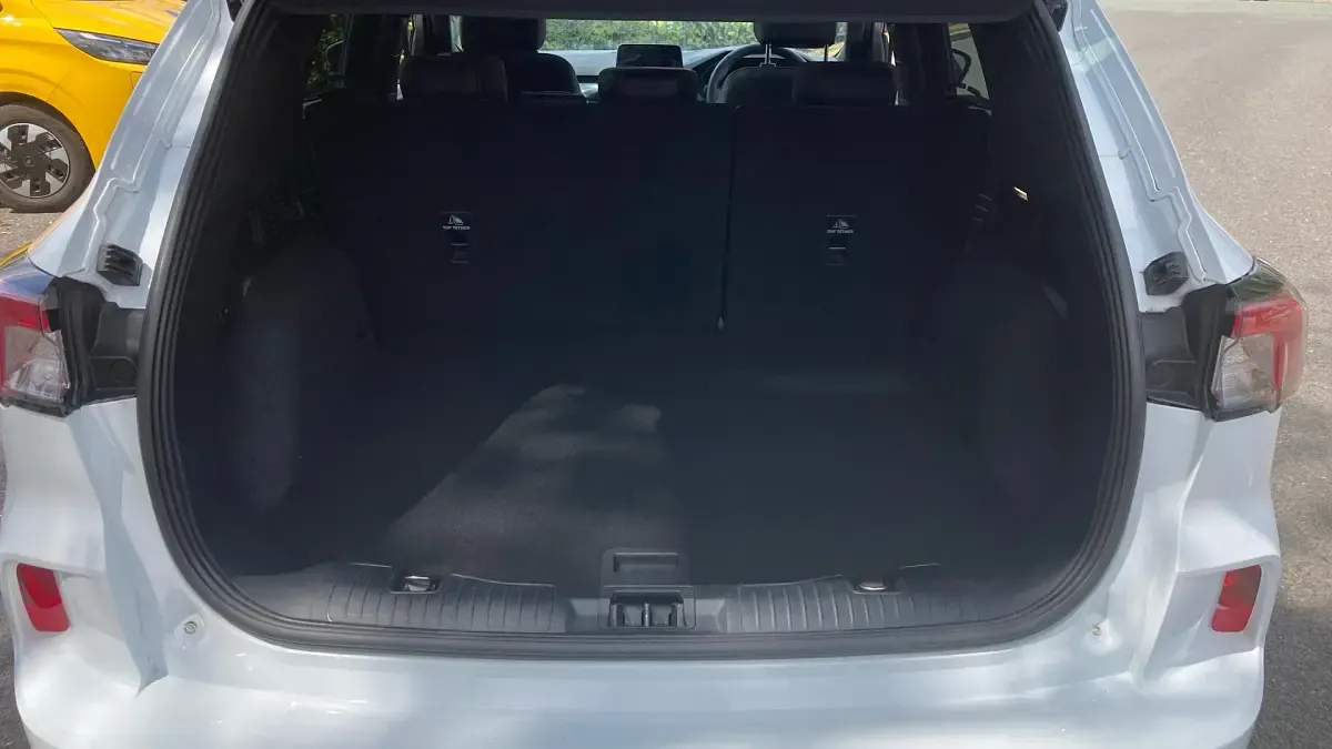Used Ford Kuga ST-Line X 225 HP (165 kW) 2023 White SUV