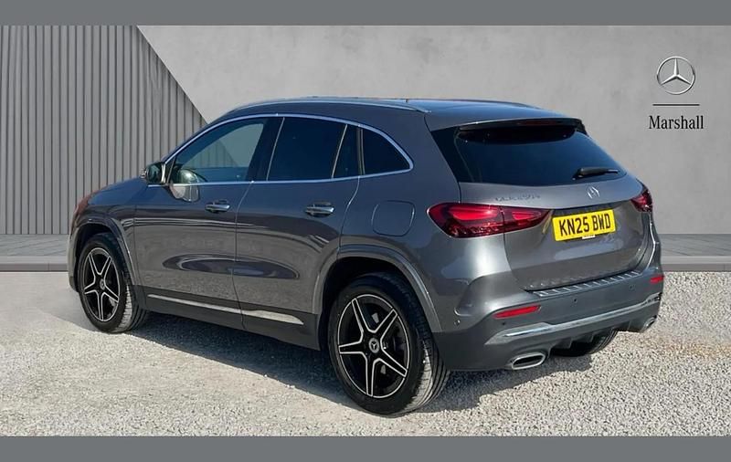 Usado Mercedes GLA250 Executive 214 HP (157 kW) 2025 Cinzento SUV