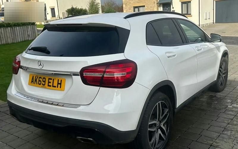 Used Mercedes GLA180 Urban 122 HP (89 kW) 2019 White SUV