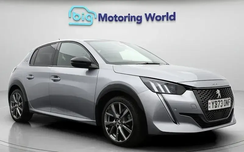 Second-hand Peugeot 208 GT 102 CP (75 kW) 2023 Hatchback