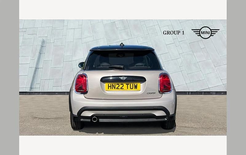 Begagnad Mini Cooper Classic 136 HK (100 kW) 2022 Grå Halvkombi