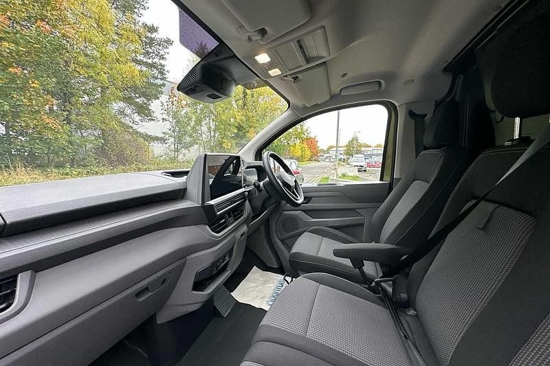 New VW Transporter Pro 2025 Green Van