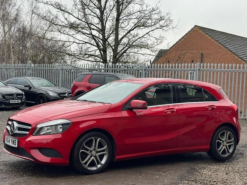 Used Mercedes A180 122 HP (89 kW) 2014 Red Hatchback