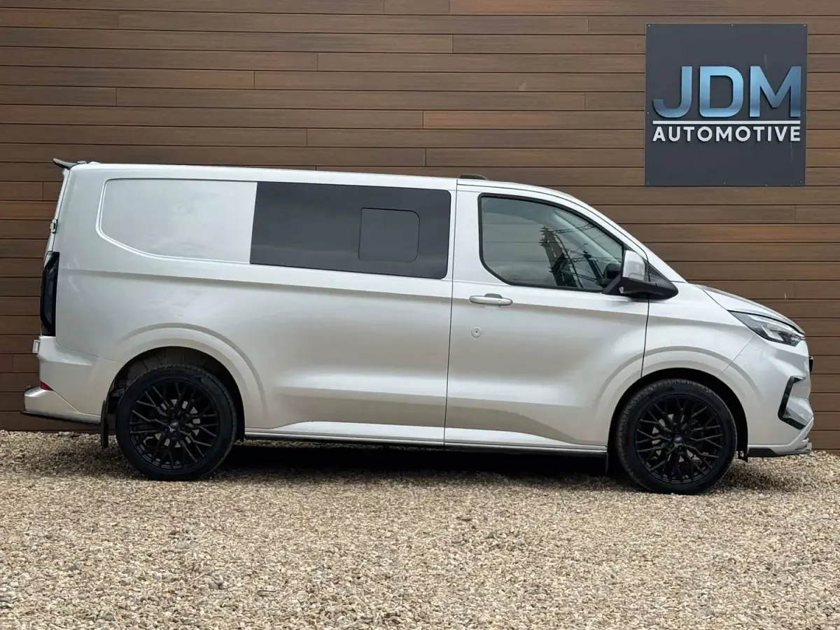 Usado Ford Transit Custom Limited 136 CV (100 kW) 2024 Plateado Van