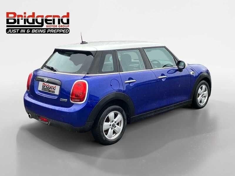Używany Mini Cooper Hatch 2019 Niebieski Hatchback