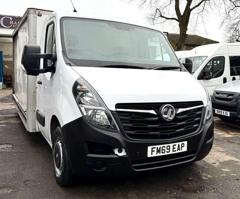 Used Vauxhall Movano 150 HP (110 kW) 2020 White MPV