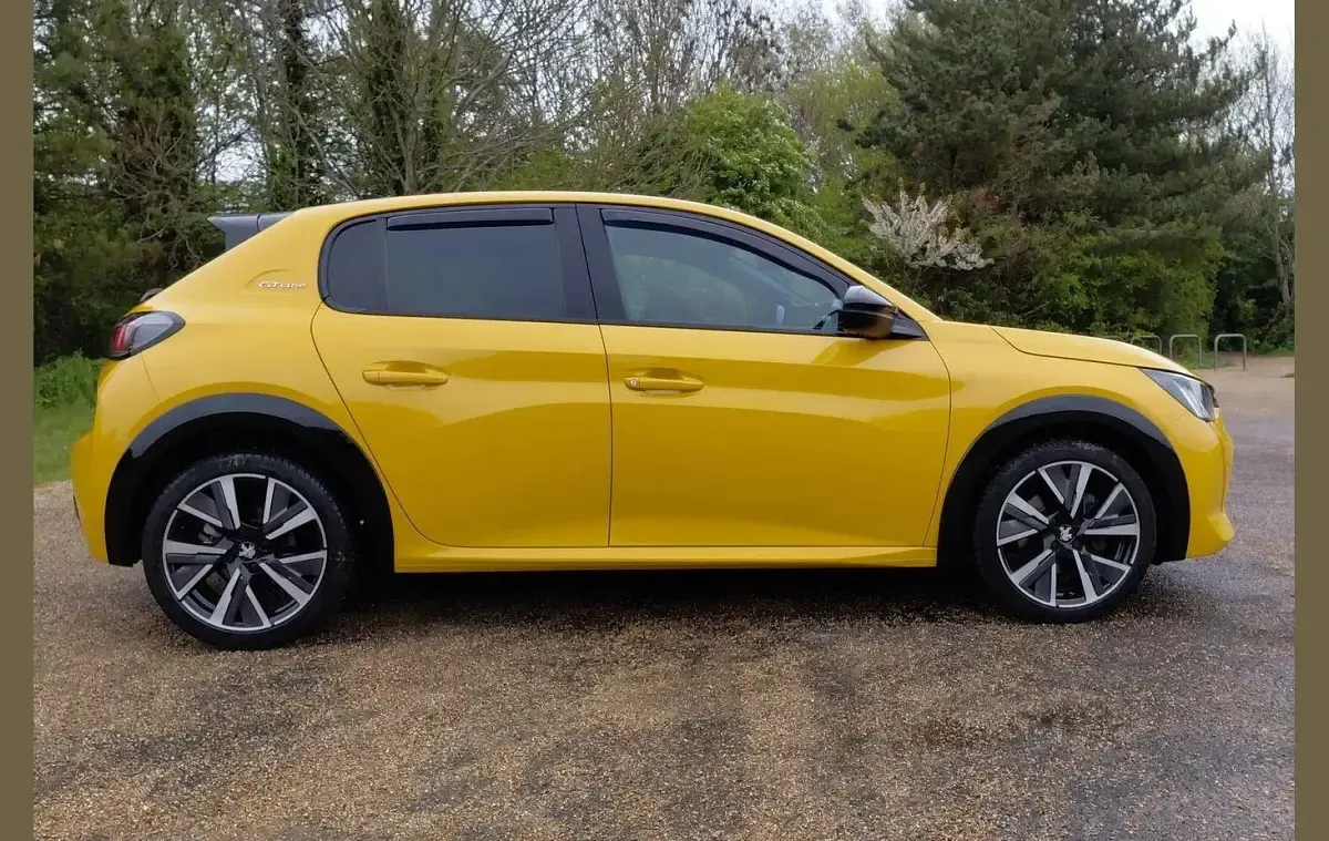Used Peugeot 208 GT-line 129 HP (94 kW) 2020 Yellow Hatchback