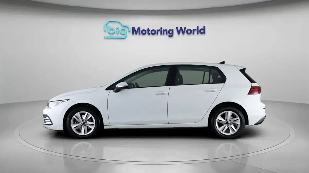Usado VW Golf VIII Life 150 HP (110 kW) 2022 Branco Citadino