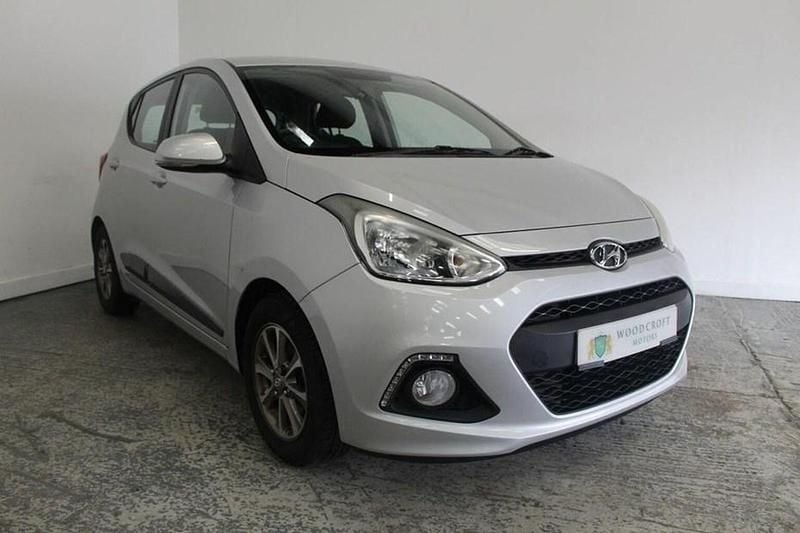 Used Hyundai i10 Premium 67 HP (49 kW) 2014 Silver Hatchback