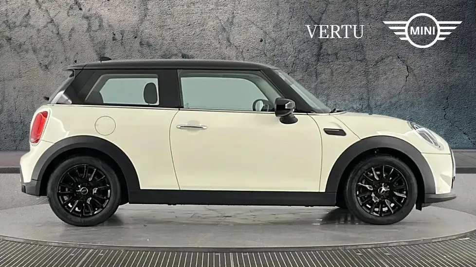 Used Mini Cooper Classic 136 HP (100 kW) 2021 White Hatchback
