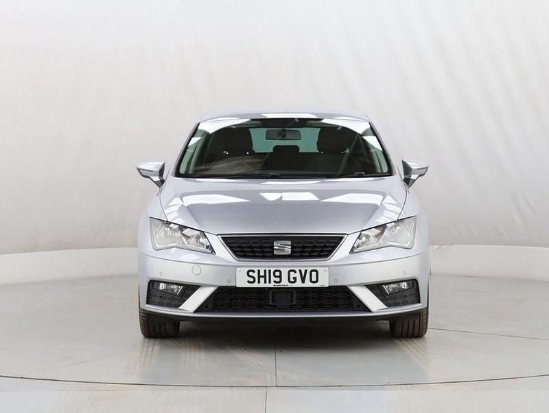 Begagnad Seat Leon SE Dynamic 115 HK (84 kW) 2019 Silver Halvkombi