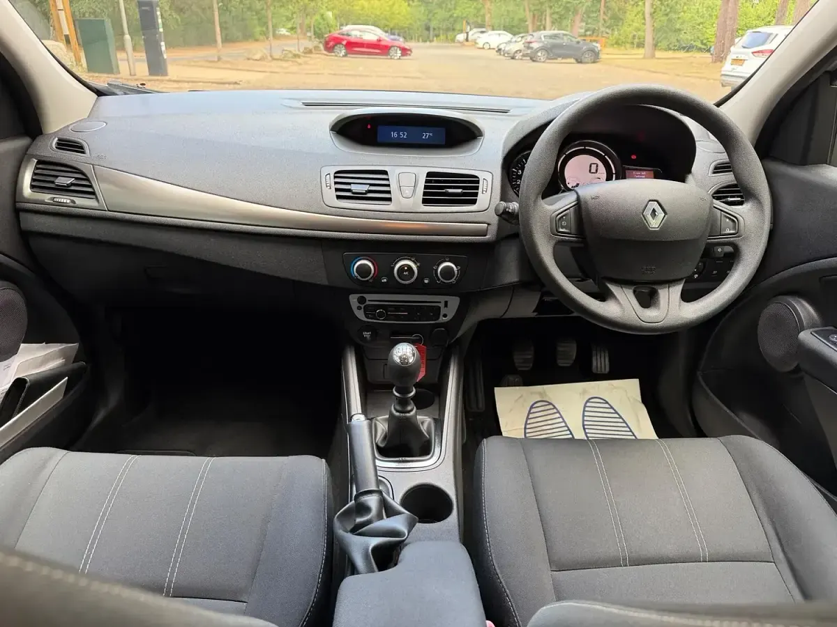 Used Renault Mégane III Expression+ 110 HP (80 kW) 2016 Silver Hatchback