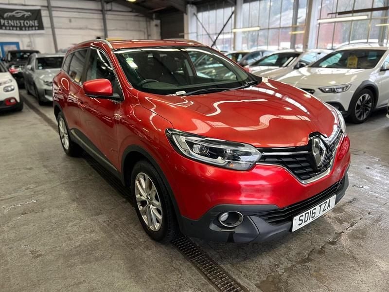 Red Used 2016 Renault Kadjar Dynamique SUV | £5,990 (Good price) - Image 1/3