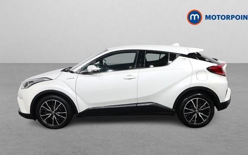 Used Toyota C-HR 122 HP (89 kW) 2017 White SUV