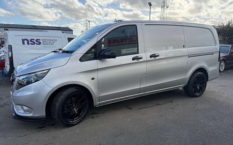 Usado Mercedes Vito 102 HP (75 kW) 2019 Van