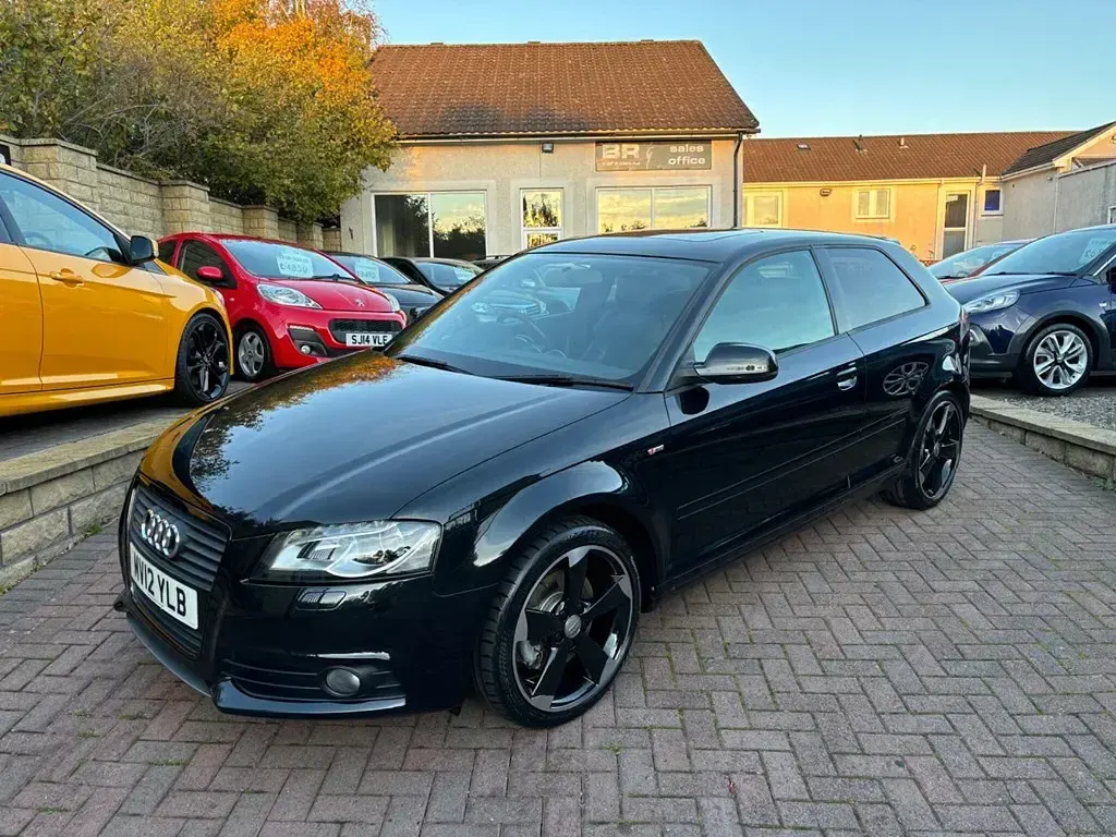 Usado Audi A3 Black Edition 200 CV (147 kW) 2012 Negro Utilitario