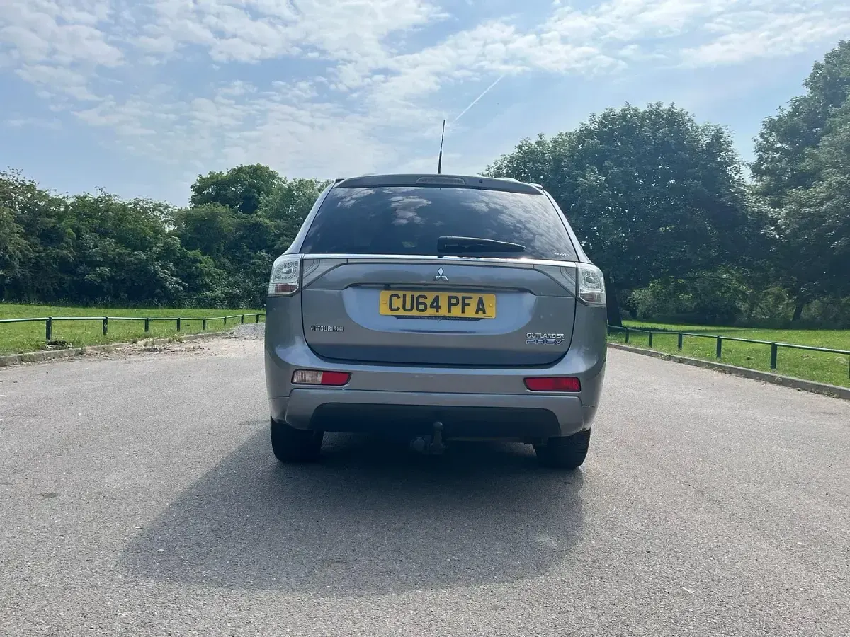 Used Mitsubishi Outlander P-HEV 2014 Grey SUV